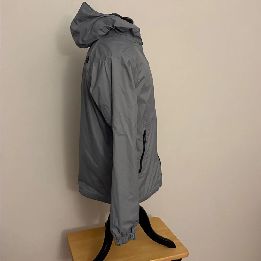 The North Face Nylon Light Gray Windbreaker Size Small